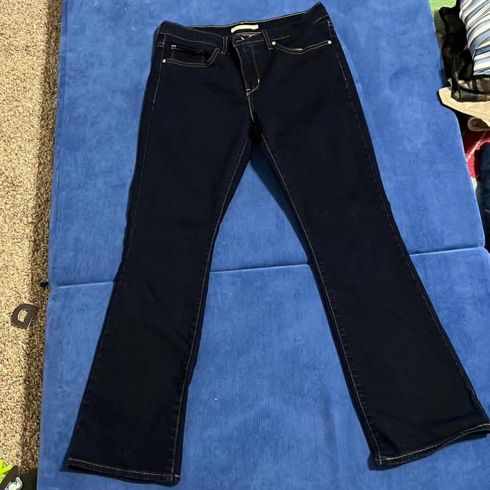 Levi very dark wash 315 shaping bootcut size 31